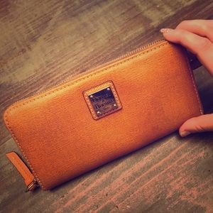 Dooney and Bourke large zip wallet